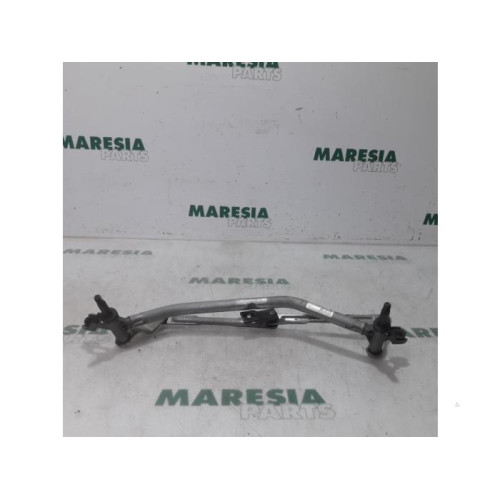 Peugeot - 208 - Wiper mechanism