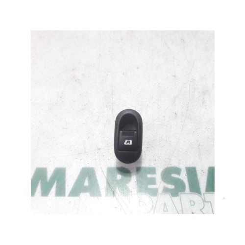 Peugeot - 1007 - Multi-functional window switch