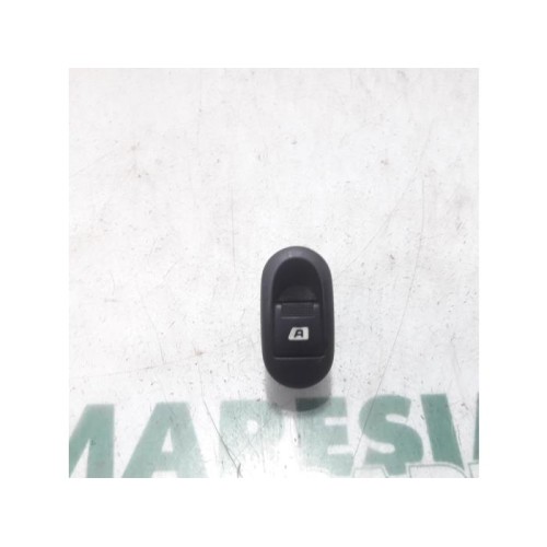 Peugeot - 1007 - Multi-functional window switch