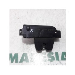 Peugeot - 206 - Tailgate lock mechanism