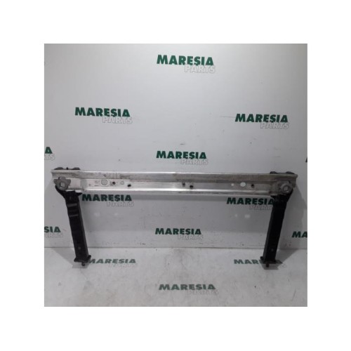 Renault - Megane - Radiator bar