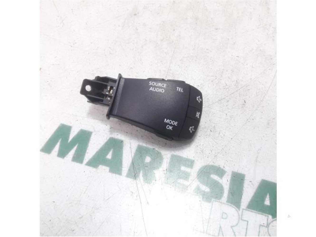 Renault - Megane Scenic - Commande radio volant