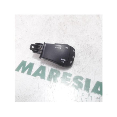 Renault - Megane Scenic - Steering wheel mounted radio control