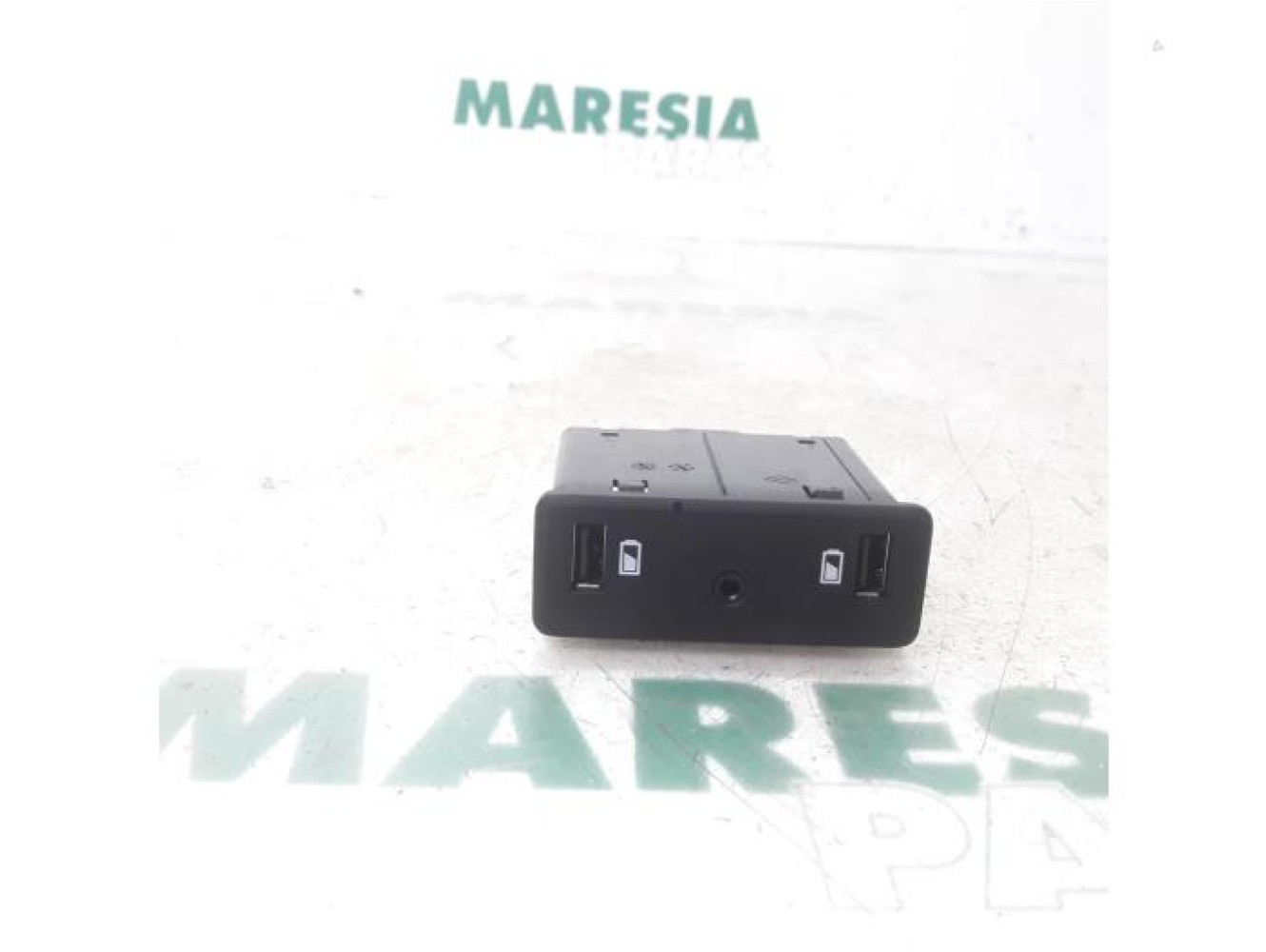 Renault - Megane Scenic - AUX/USB aansluiting