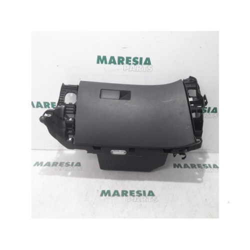Renault - Megane Scenic - Glovebox