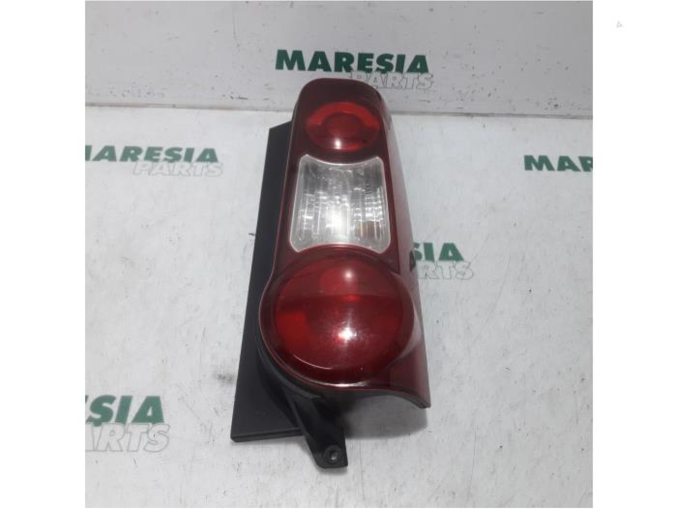 Peugeot - Partner - Taillight, right