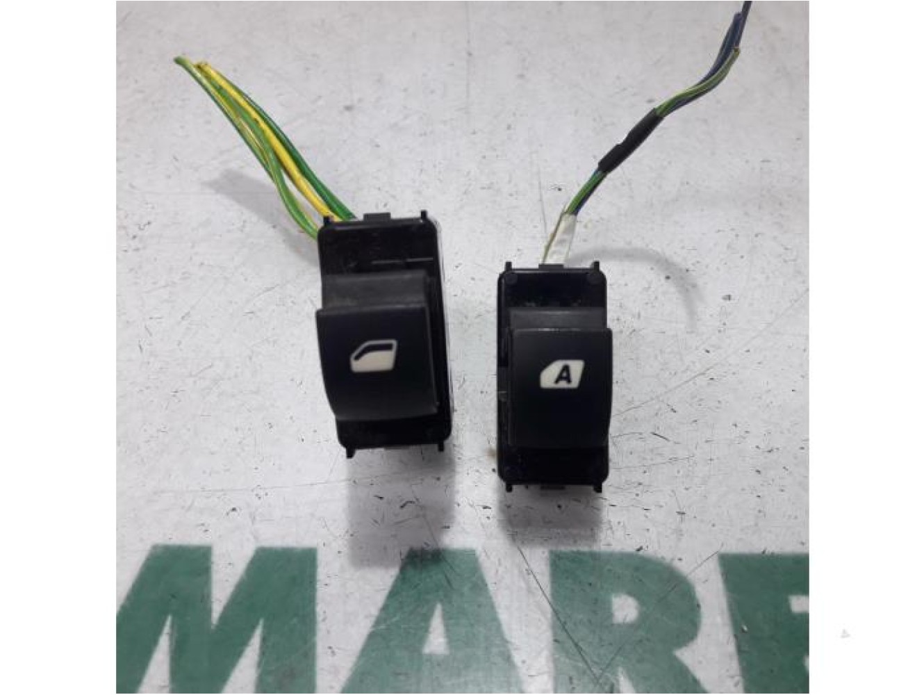 Peugeot - Partner - Multi-functional window switch