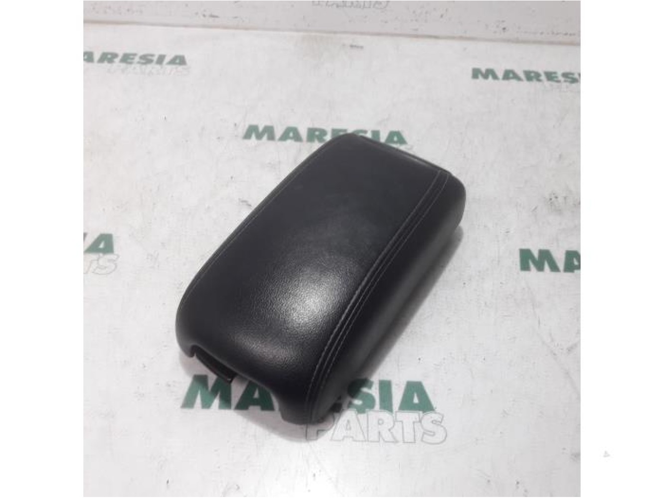 Citroen - C-Crosser - Armrest