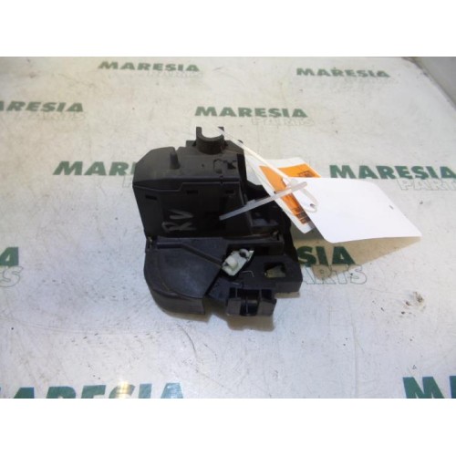Renault - Megane Scenic - Front door lock mechanism 4-door, right