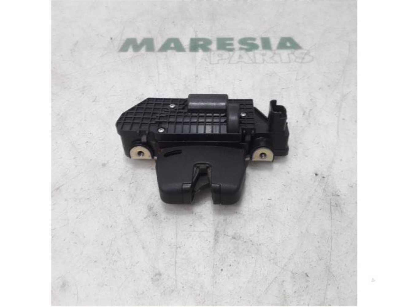 Peugeot - 2008 - Tailgate lock mechanism