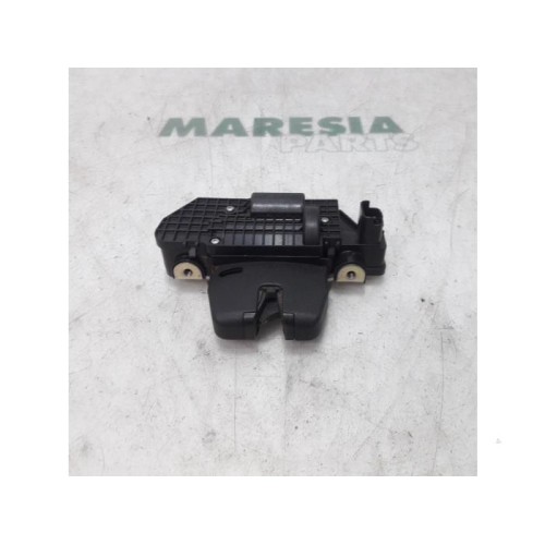 Peugeot - 2008 - Tailgate lock mechanism