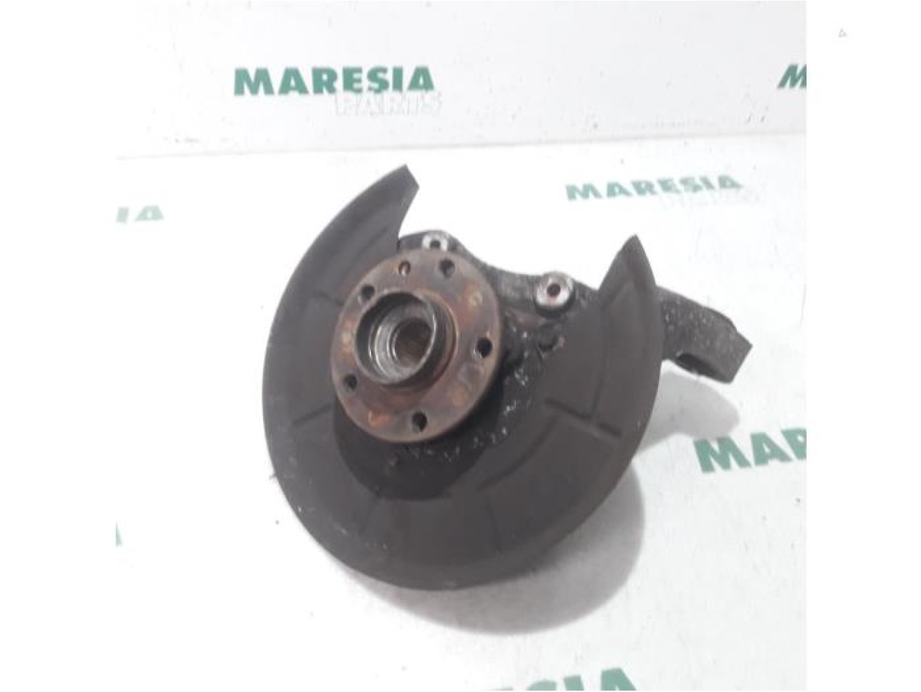 Alfa Romeo - 159 - Fusee links-achter