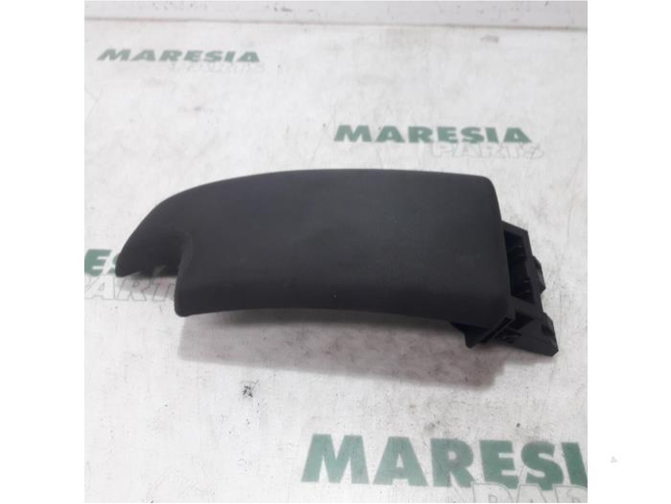 Renault - Megane - Armrest