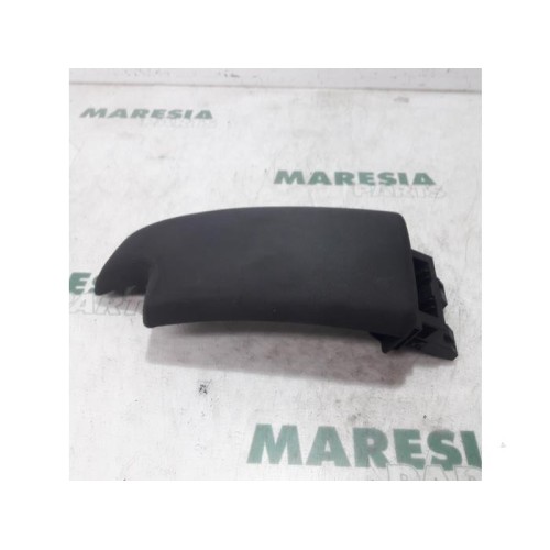 Renault - Megane - Armrest