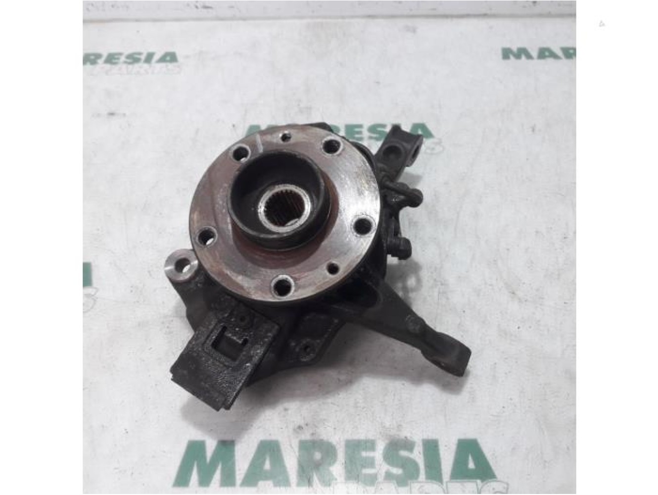 Renault - Megane - Fusee links-voor