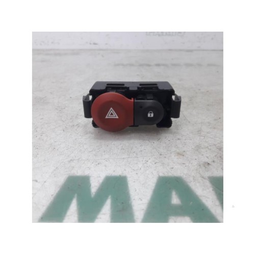 Renault - Clio - Panic lighting switch