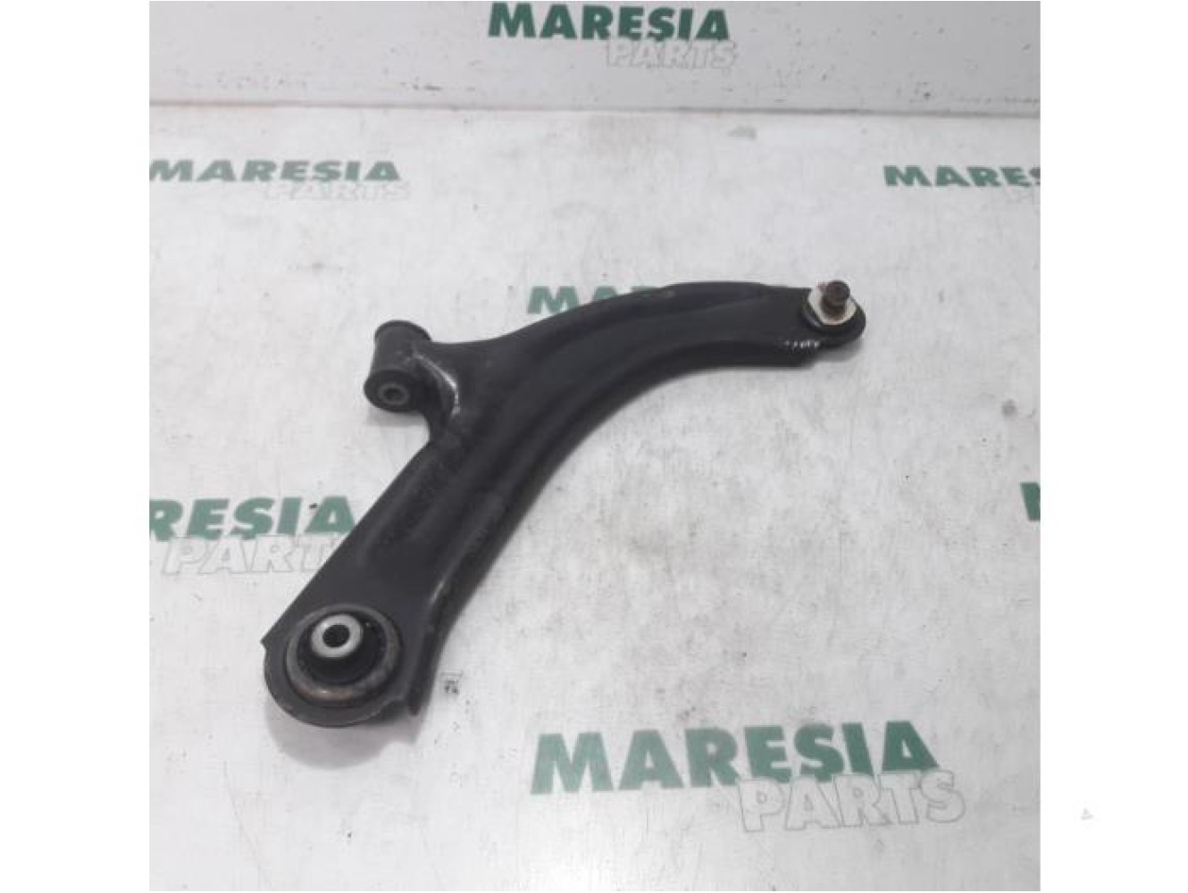 Renault - Clio - Front lower wishbone, right