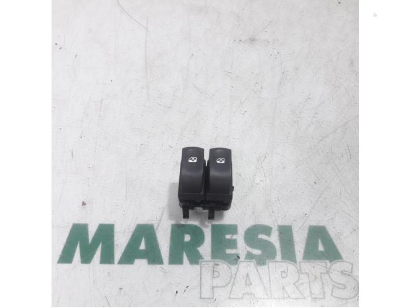 Renault - Clio - Multi-functional window switch