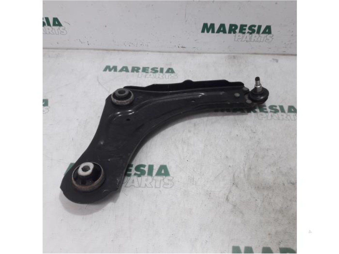 Renault - Megane - Front lower wishbone, right
