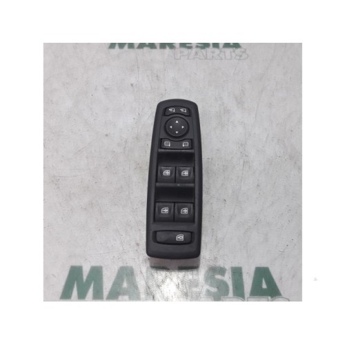 Renault - Megane - Multi-functional window switch