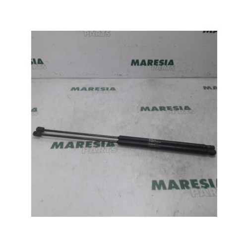 Fiat - Croma - Set of tailgate gas struts