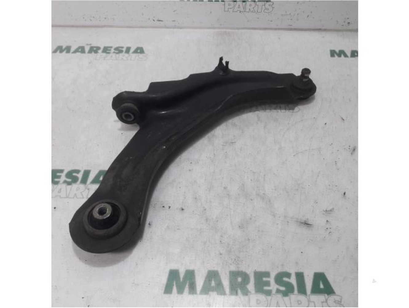 Renault - Megane - Front lower wishbone, right