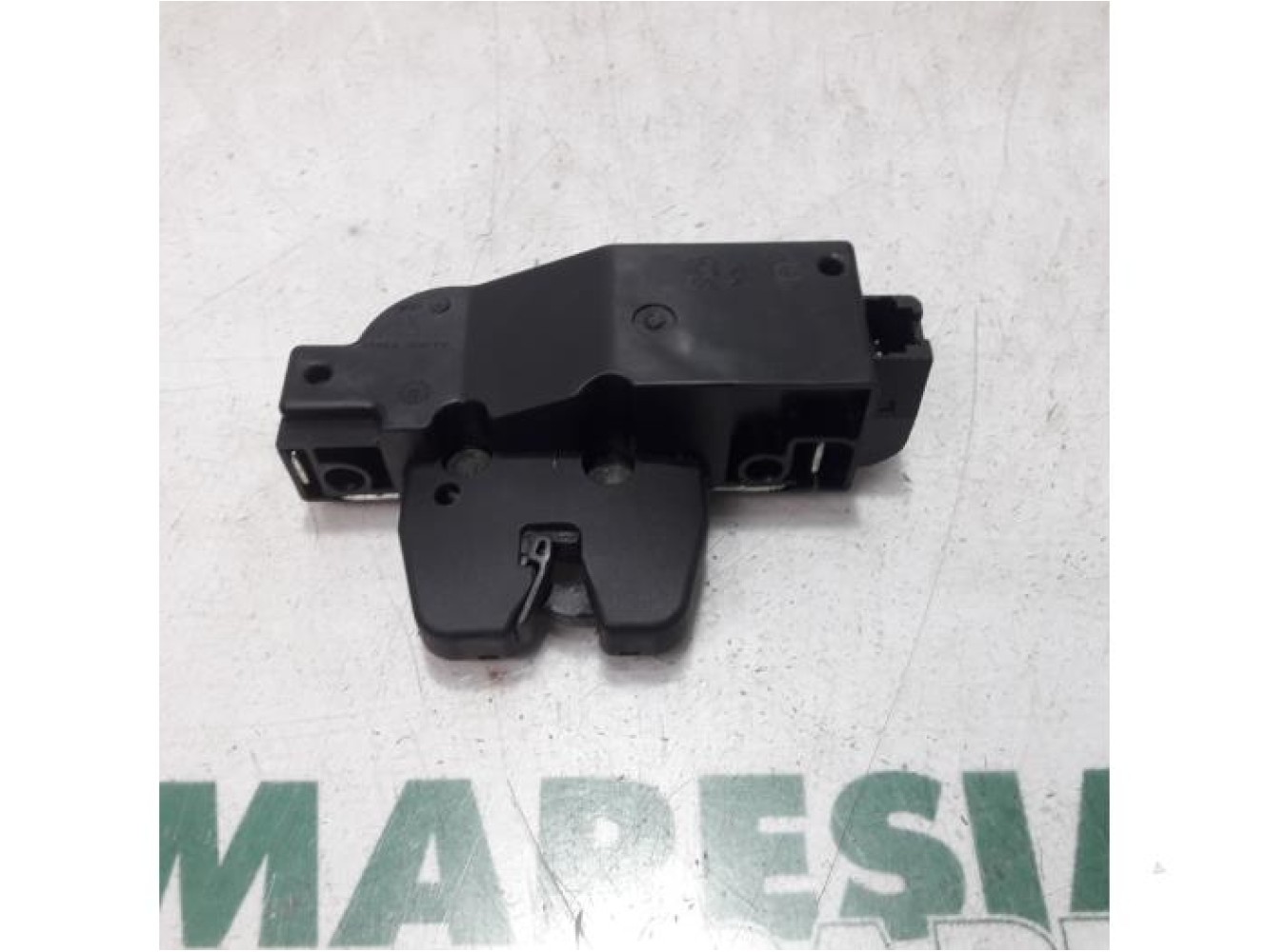 Citroen - C6 - Tailgate lock mechanism