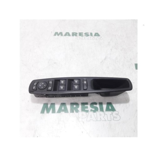Renault - Megane Scenic - Multi-functional window switch