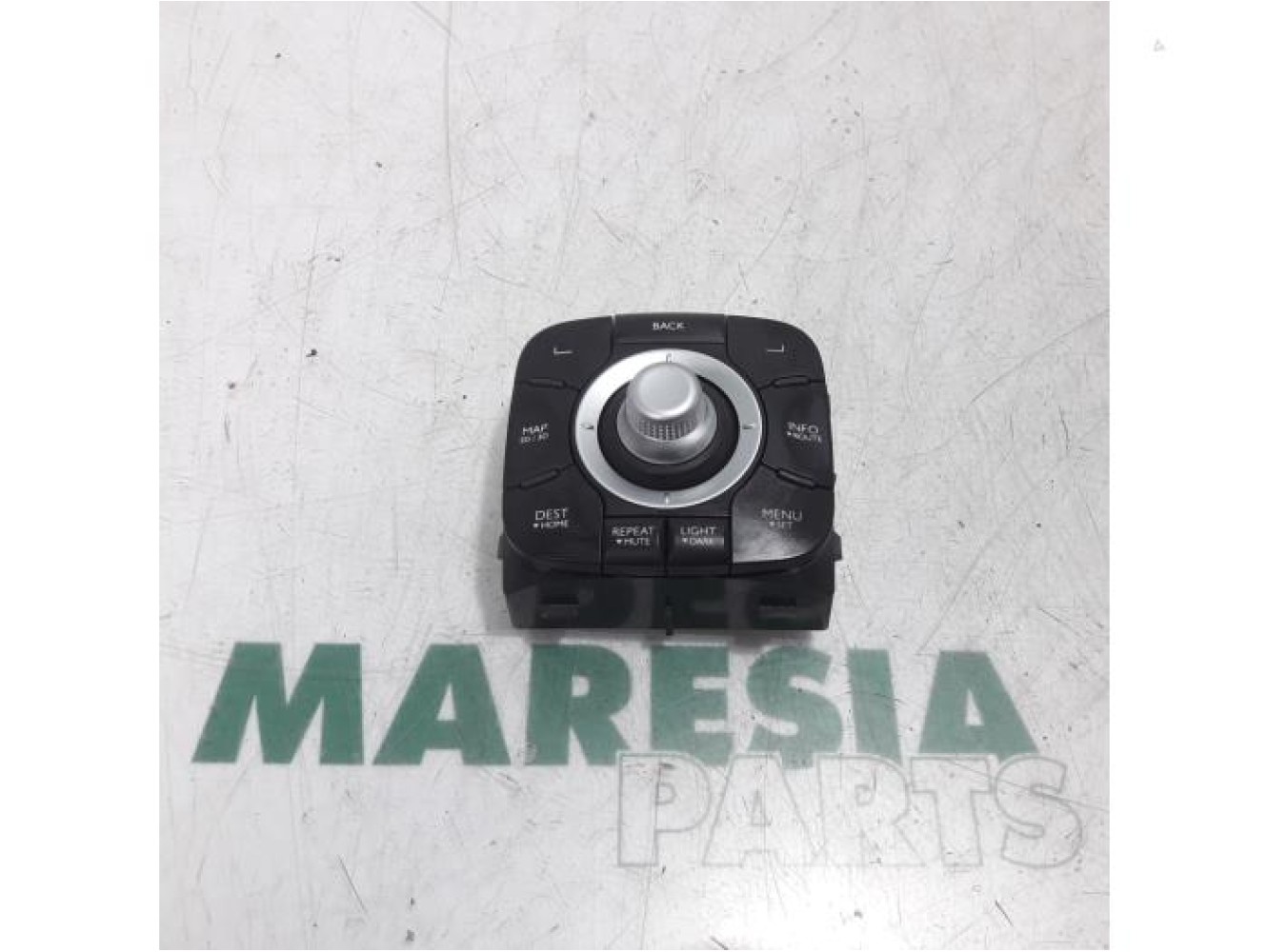 Renault - Megane Scenic - Multi-media control unit