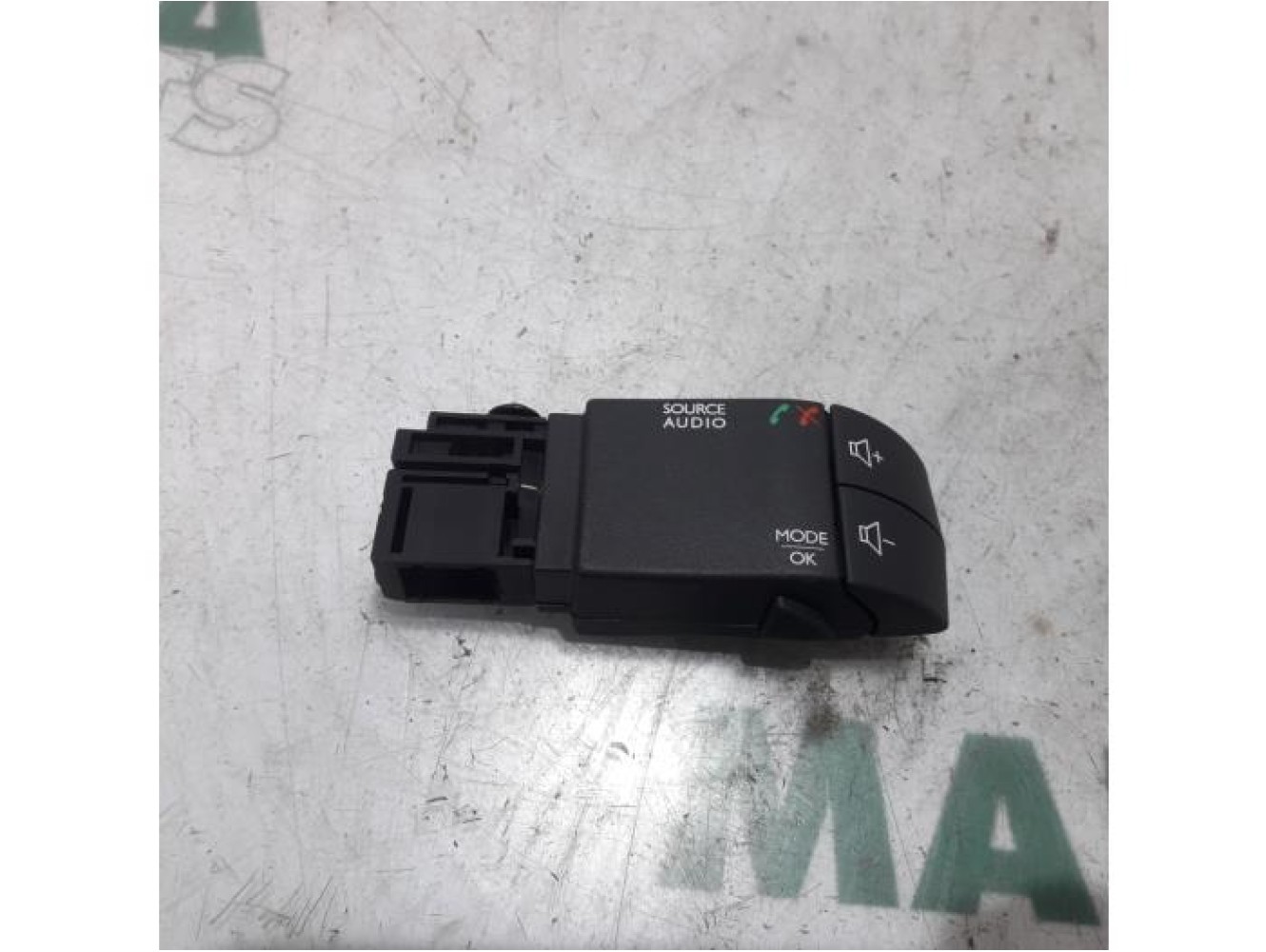Renault - Clio - Steering wheel mounted radio control