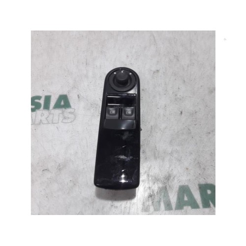 Renault - Clio - Multi-functional window switch