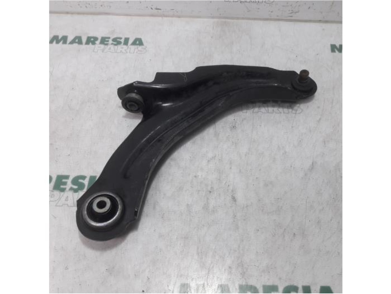 Renault - Clio - Front lower wishbone, right
