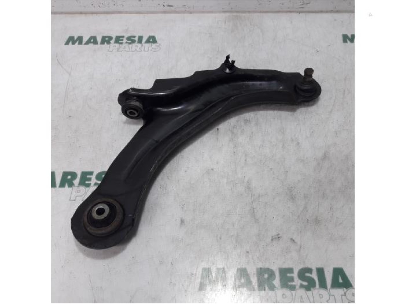 Renault - Megane Scenic - Front lower wishbone, right