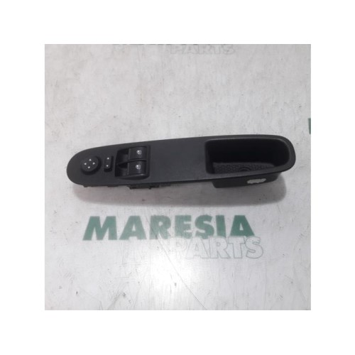 Fiat - Punto - Multi-functional window switch