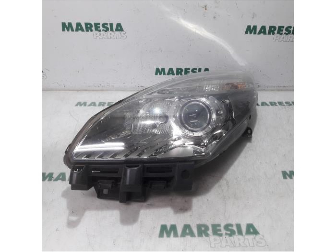 Renault - Scenic - Phare gauche