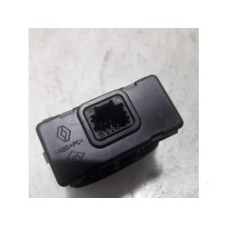 Renault - Scenic - AUX / USB connection