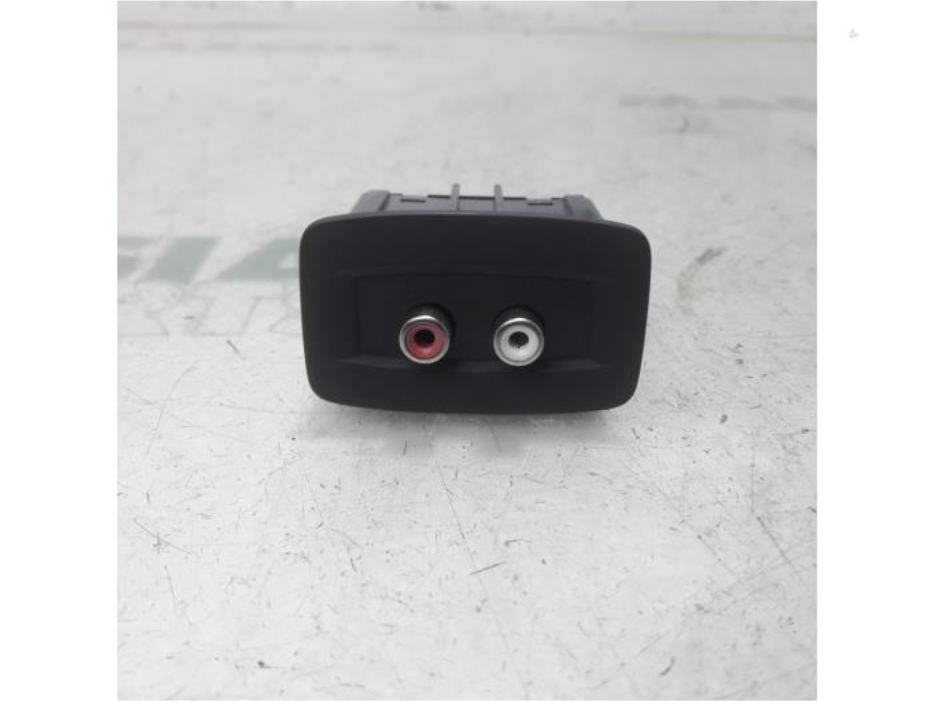 Renault - Scenic - AUX / USB connection