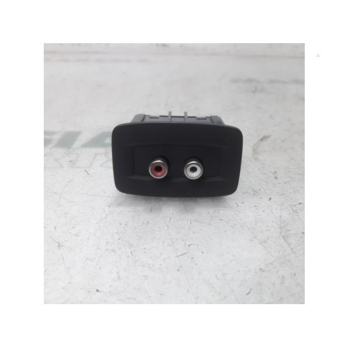Renault - Scenic - AUX / USB connection