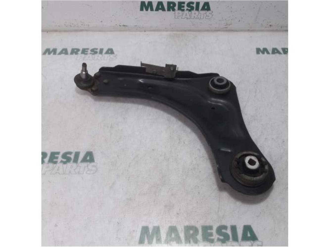Renault - Scenic - Front lower wishbone, left