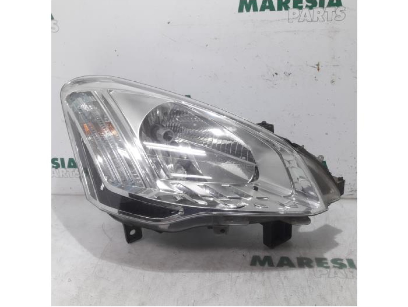 Citroen - Berlingo - Headlight, right