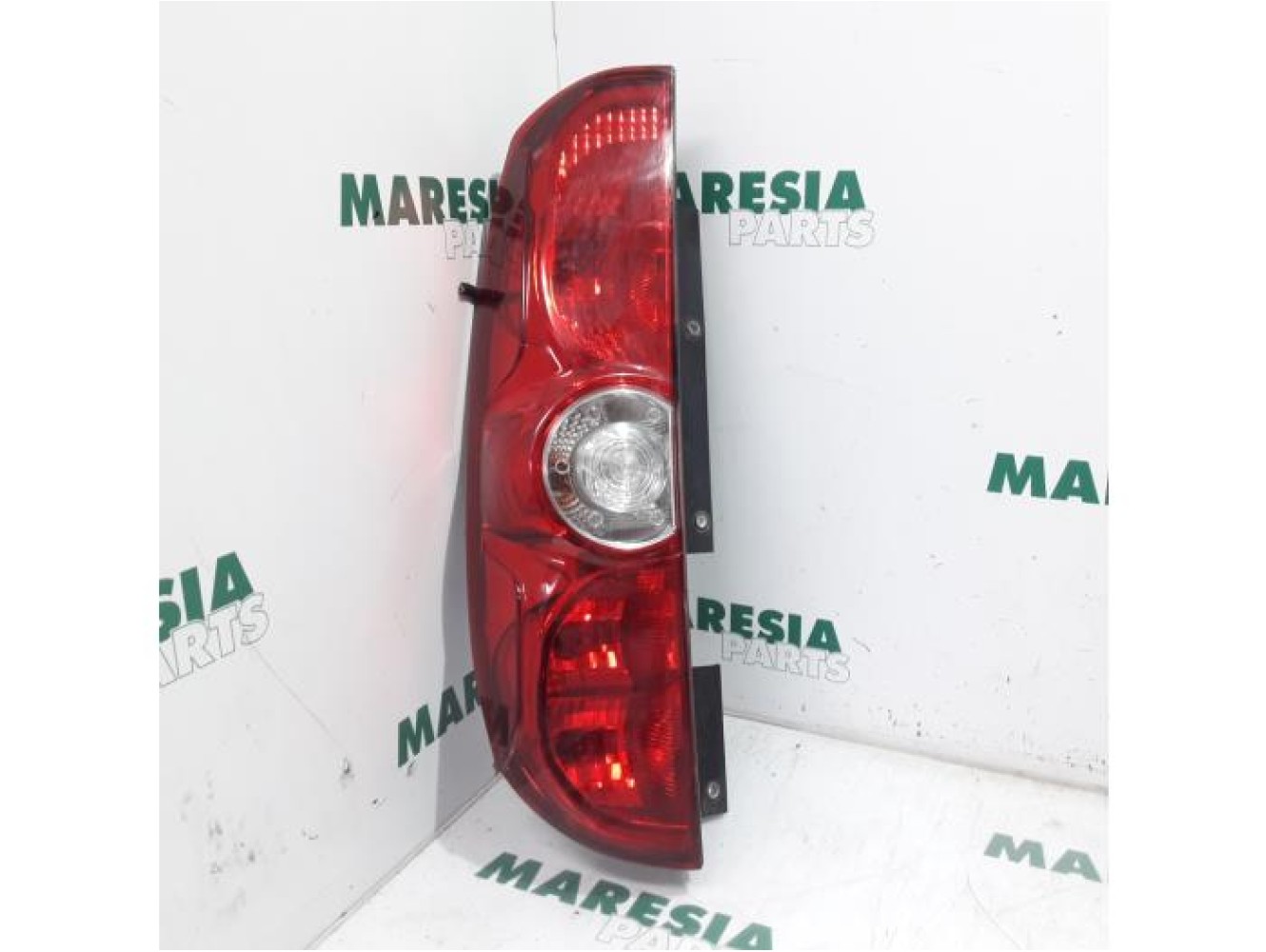 Fiat - Doblo - Achterlicht links