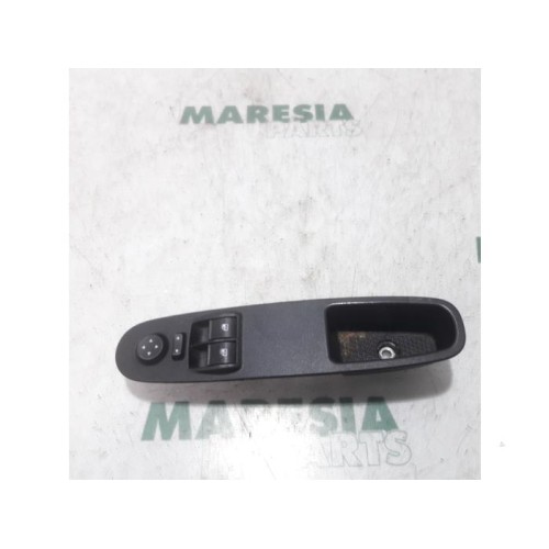 Fiat - Punto - Multi-functional window switch