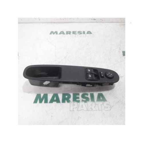 Fiat - Punto - Multi-functional window switch