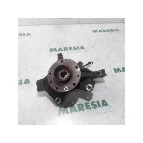 Renault - Megane - Knuckle, front right