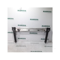 Renault - Megane - Radiator bar