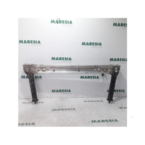 Renault - Megane - Radiator bar