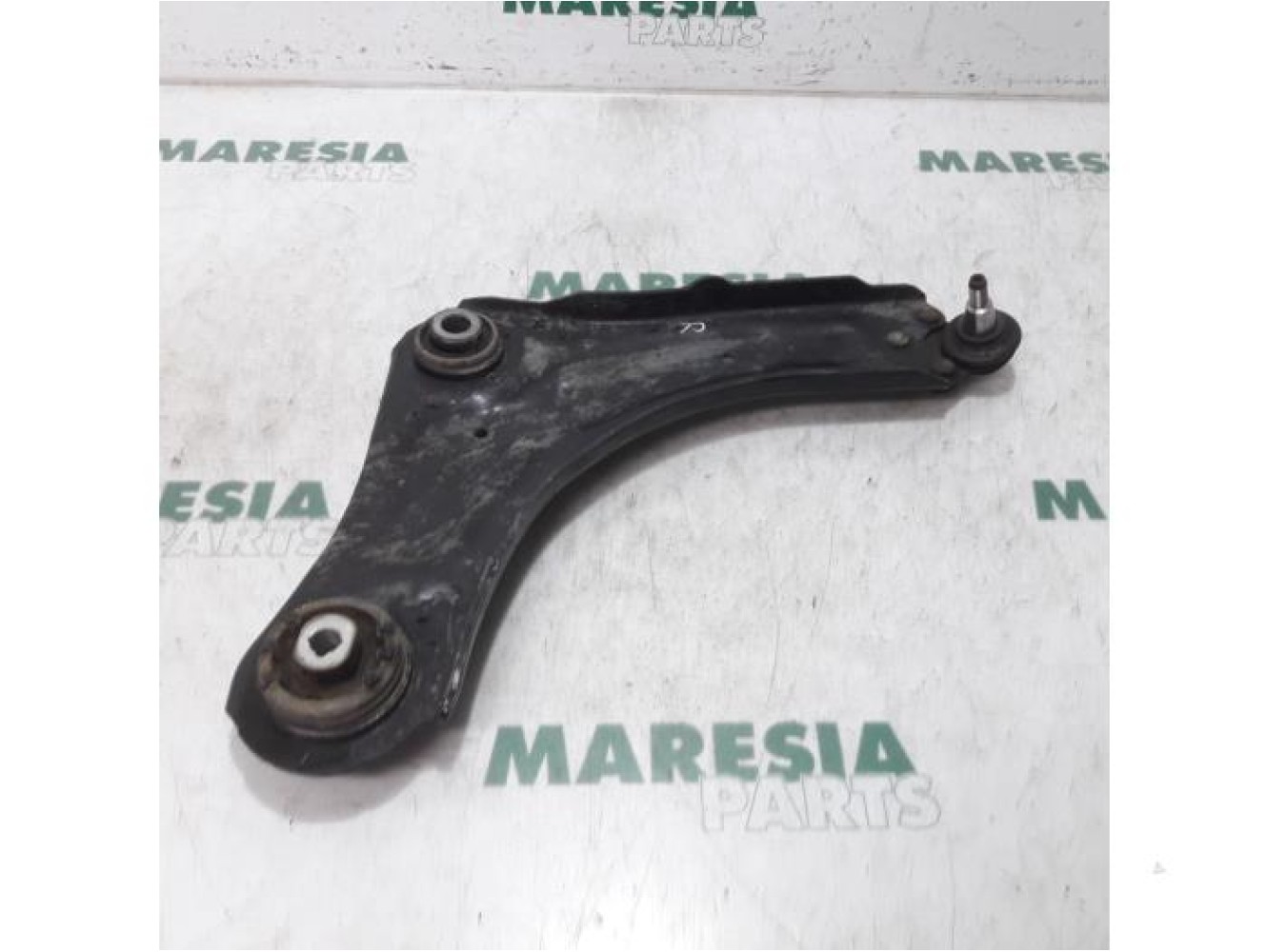 Renault - Megane - Front lower wishbone, right