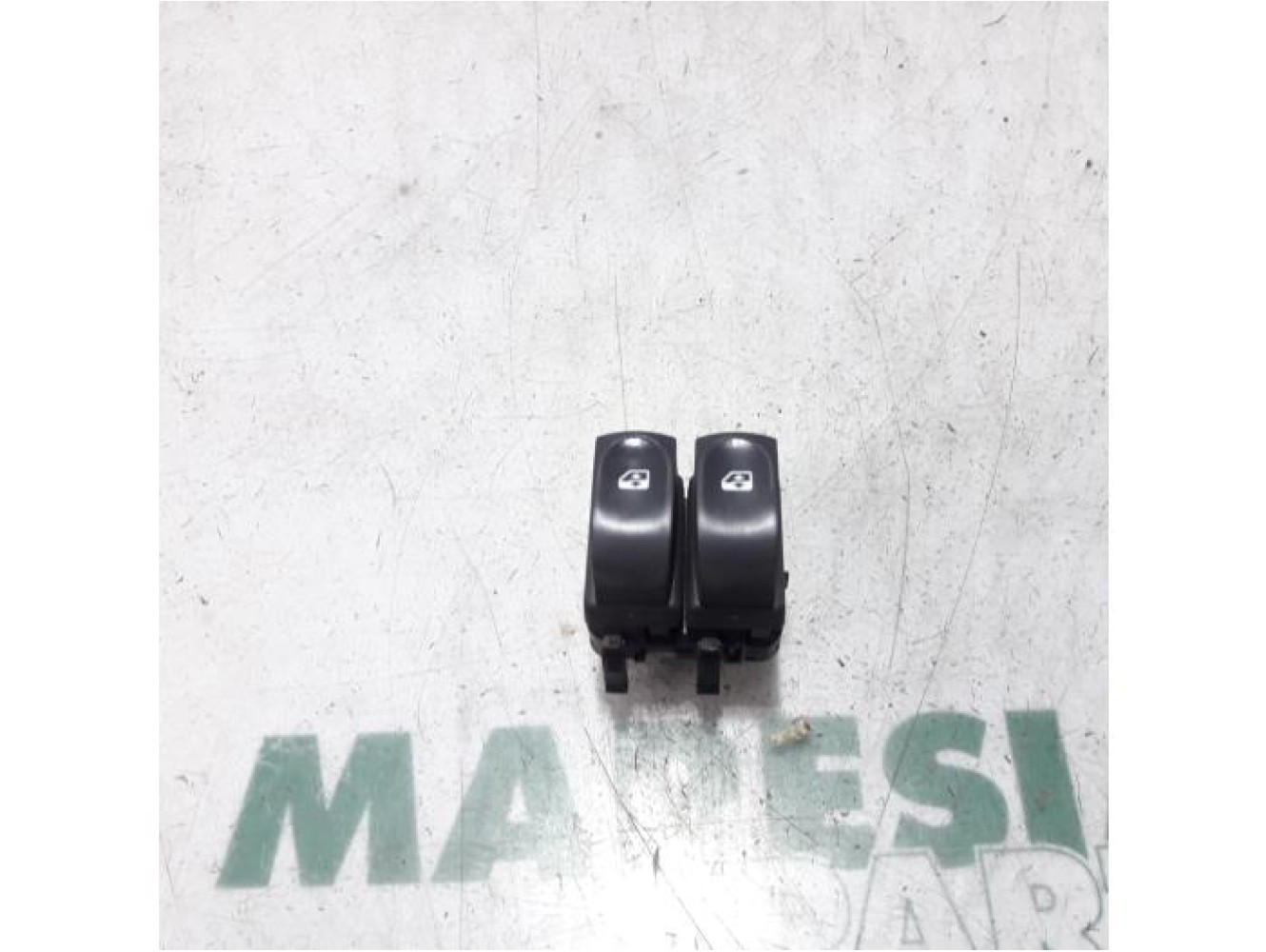 Renault - Clio - Multi-functional window switch