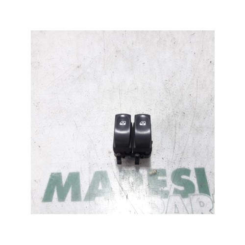 Renault - Clio - Multi-functional window switch