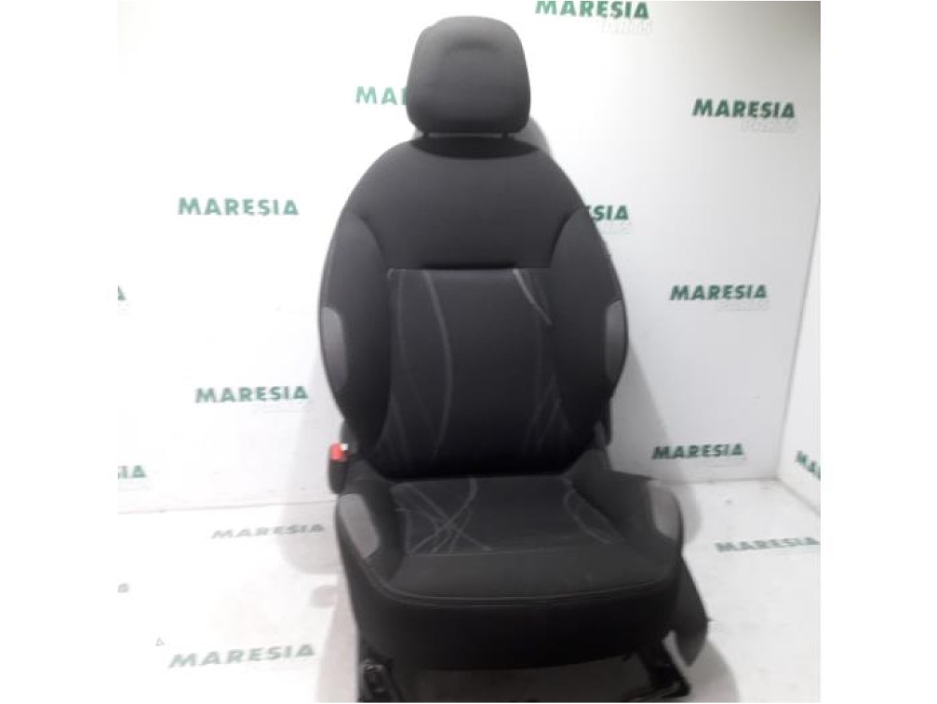 Peugeot - 208 - Sitz links